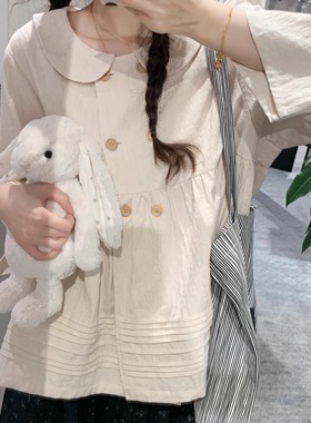 Emilyying2025秋冬米色浮雕暗纹双排扣娃娃领重工多褶长袖外套