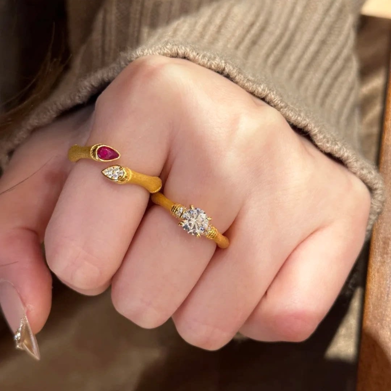 古法黄金色拉丝绿红彩宝锆石竹节戒指复古新中式仿真钻石食指指环