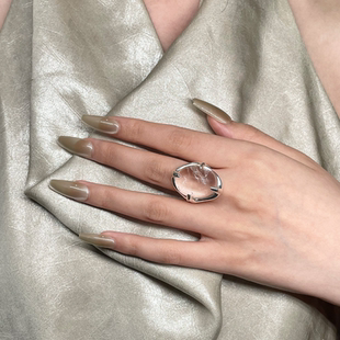 2025新款日韩风小众设计感白水晶扭爪戒指女同款简约百搭开口可调