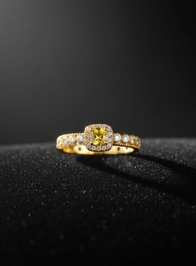 今饰有约黄钻方糖菠萝戒指