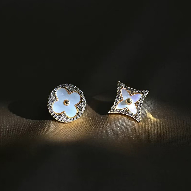 今饰有约法式小香风金色耳环女