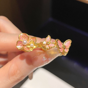 小红书爆款金色珐琅芭比公主舞蝶粉戒指女凡尔赛珠光绣球花指环