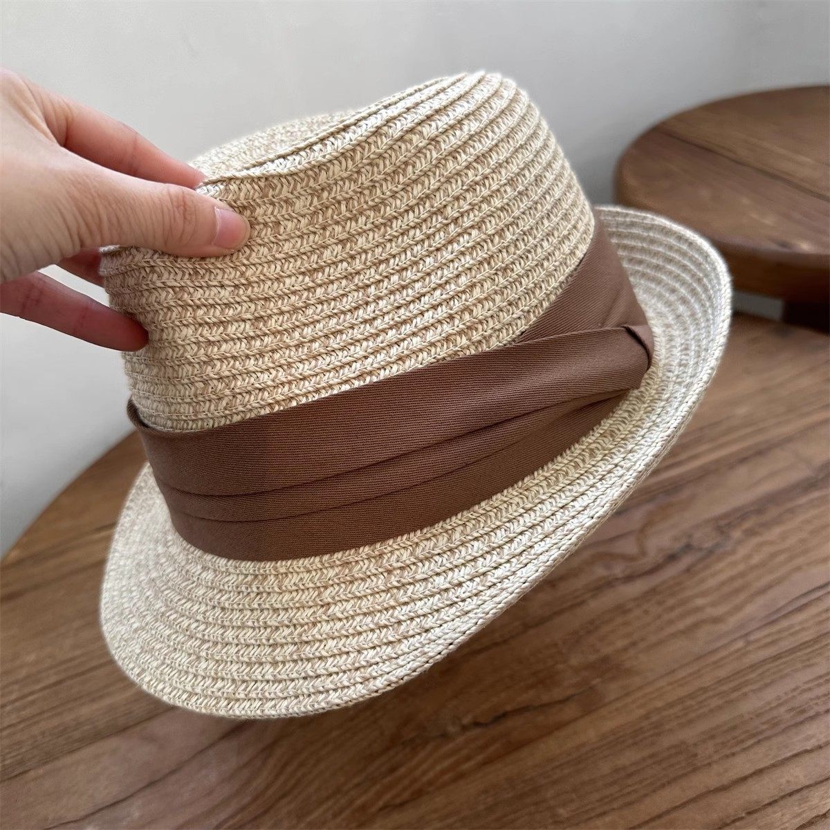 2025春新款草帽女英伦卷边礼帽粉色草编帽子出游遮阳情侣帽沙滩帽