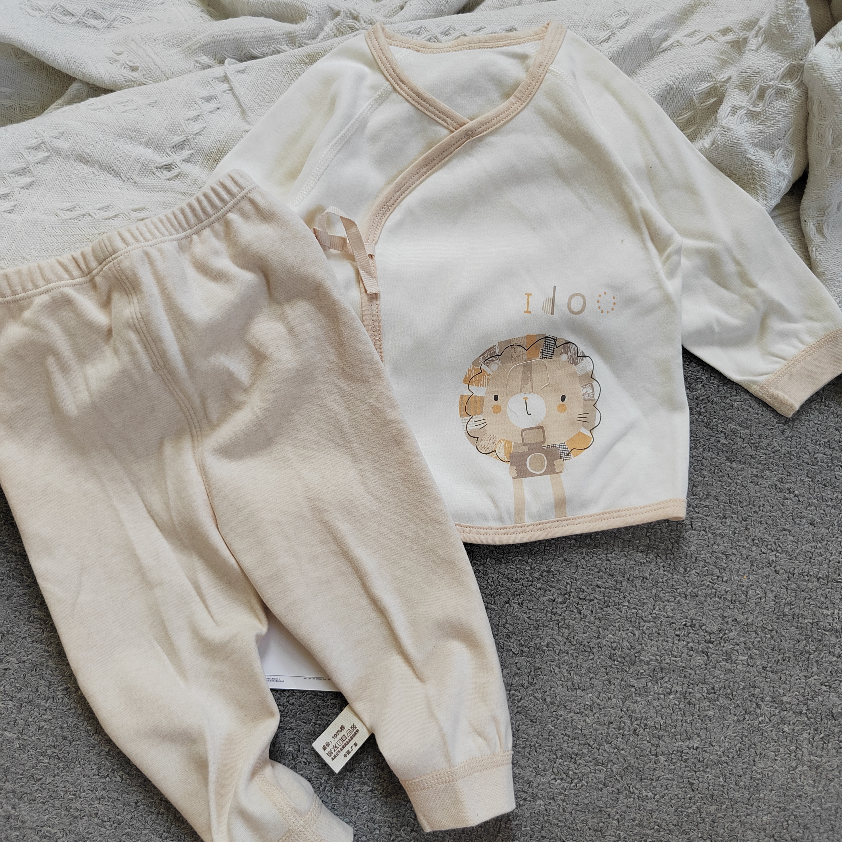 爱嘟嘟新生儿纯棉婴儿衣服春秋绑带套装宝宝四季款和尚服上衣秋裤