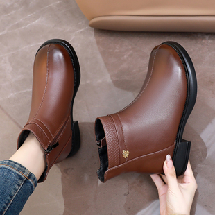 真皮平底短靴秋冬软底舒适妈妈鞋大码女靴中老年脚肥软面加绒棉鞋