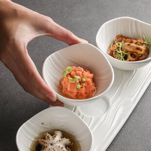 陶瓷小吃碗凉菜碟酱料碟料理碟小碗三格餐盘凉菜碟子拼盘创意