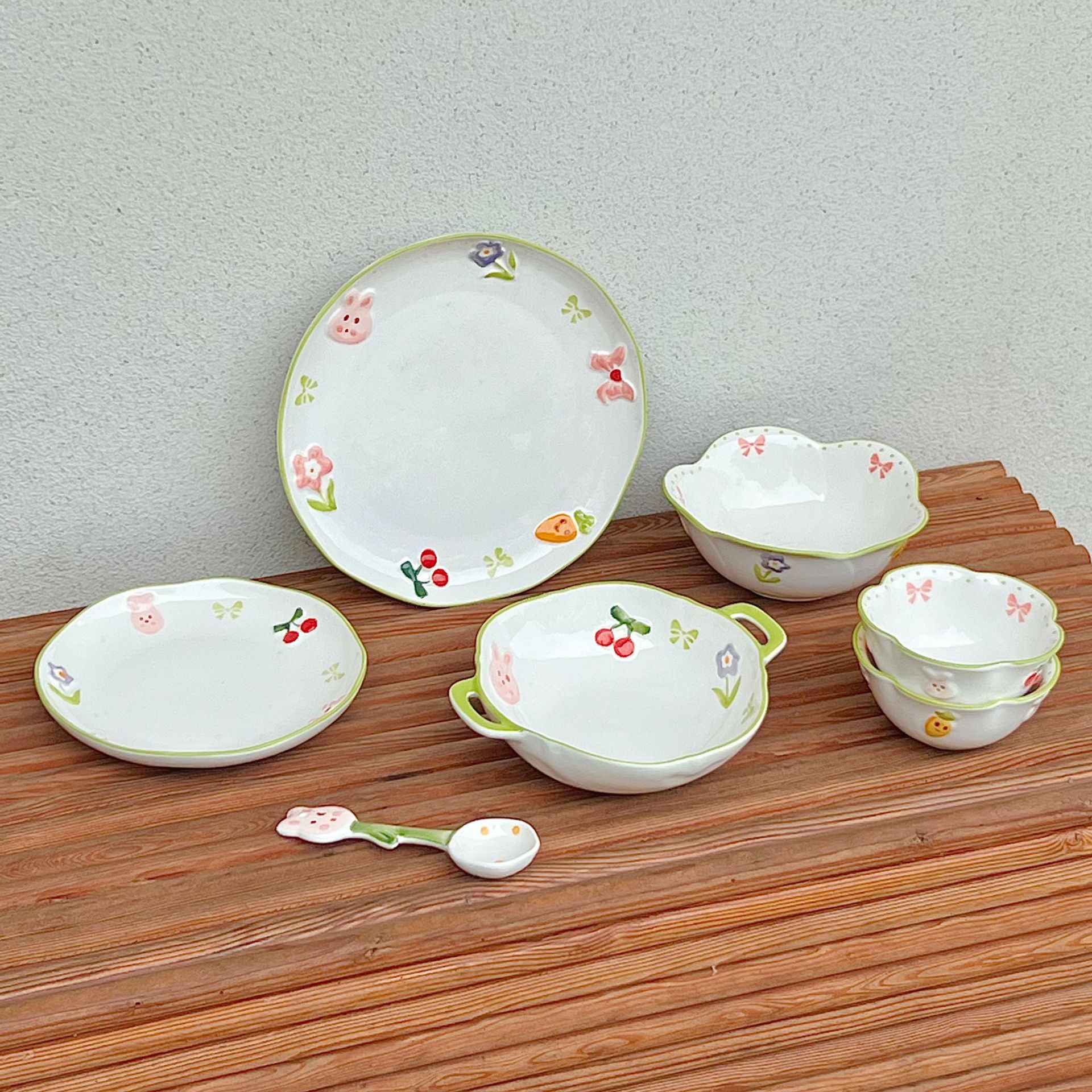 进口碗碟家用套装2025新款浮雕高颜值小清新2-10人釉下彩碗盘餐具