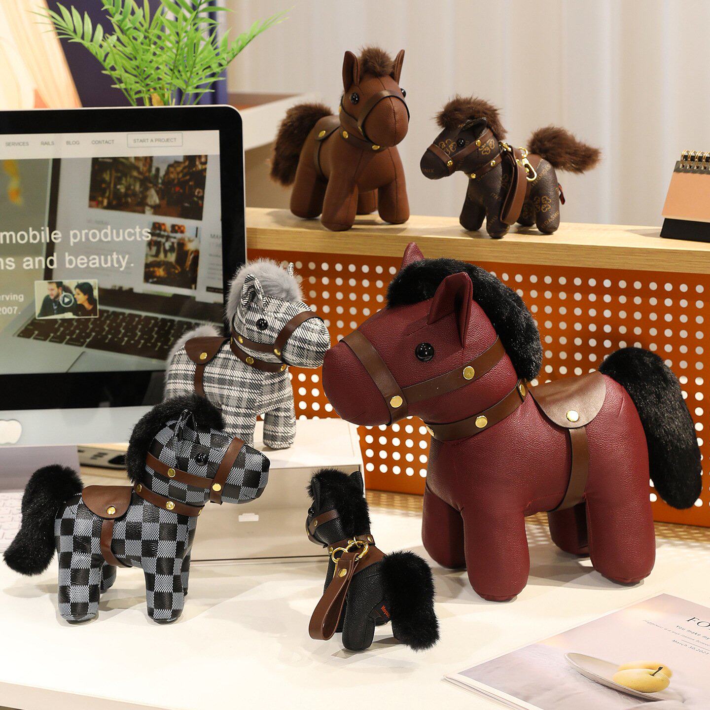 新款生肖马玩偶娃娃皮革马仔吉祥物包包钥匙扣挂件公仔生日礼