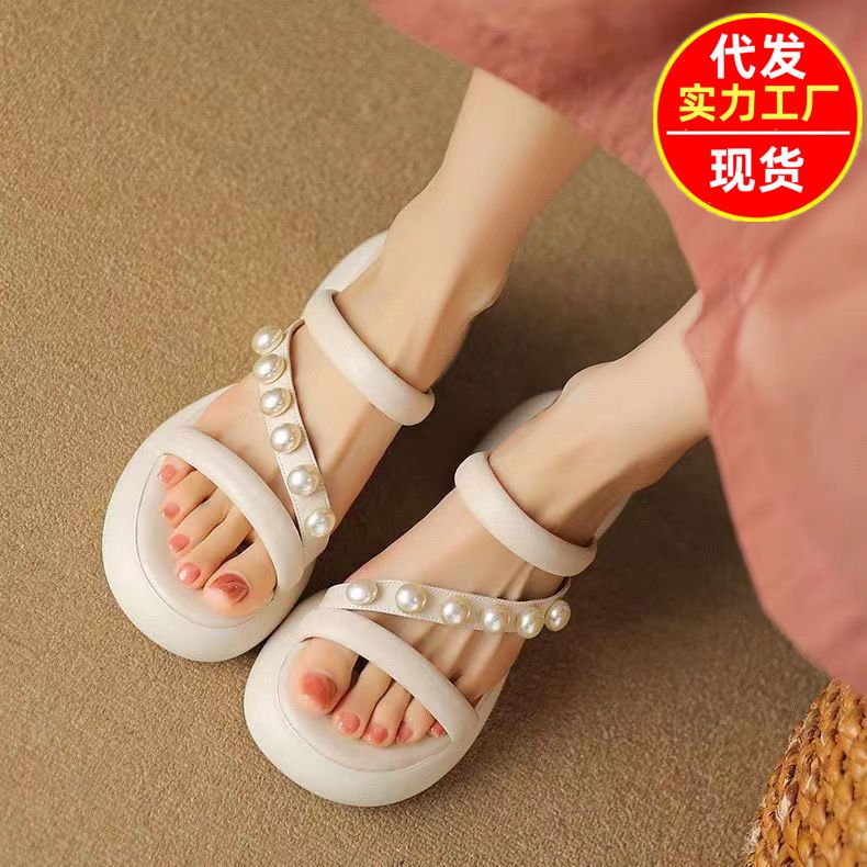 日式进口粗跟软皮外穿凉鞋女2025年厚底珍珠百搭夏季拖鞋时尚增高
