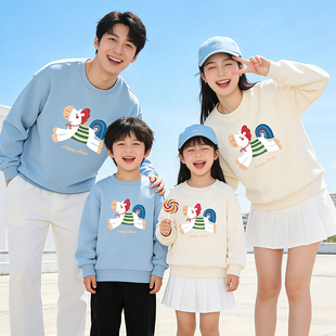 亲子装春装一家三口2026新款马年度假全家装母女母子时尚休闲卫衣