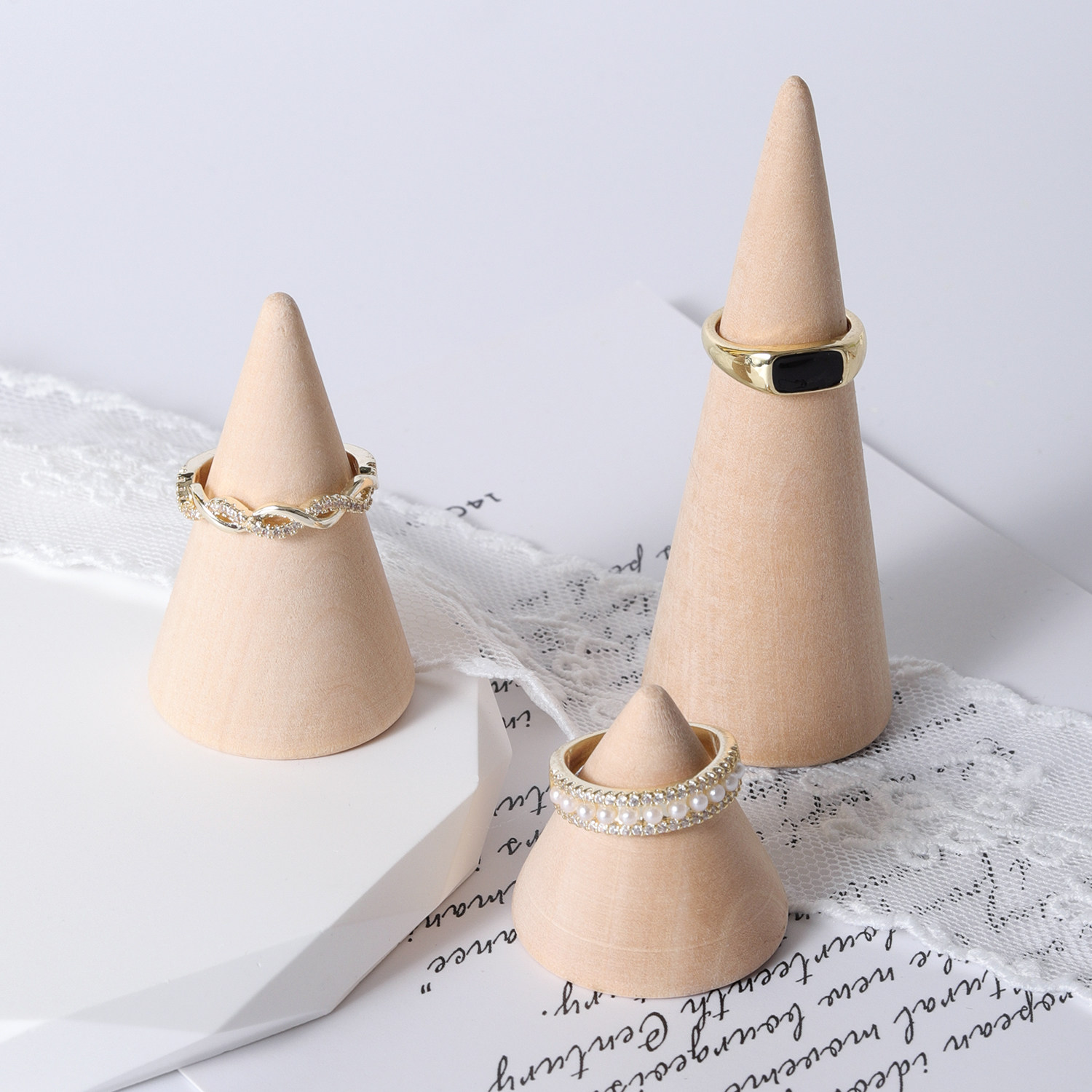 단단한 나무 콘 링 디스플레이 스탠드 쥬얼리 디스플레이 디스플레이 쥬얼리 쥬얼리 사진 소품 단단한 나무 링 스토리지