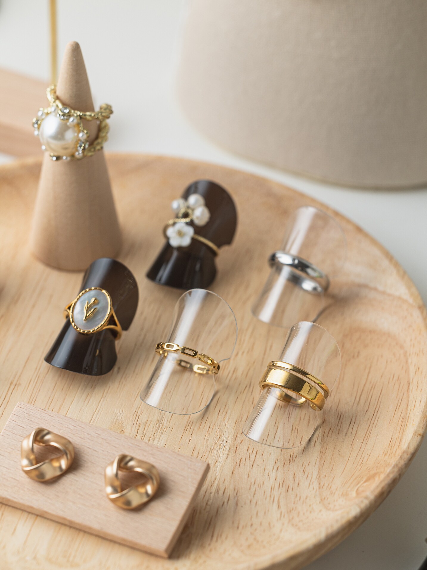 라운드 링 조각 디스플레이 랙 플라스틱 기하학적 디스플레이 랙 간단한 보석 디스플레이 지원 링 보석 사진 소품