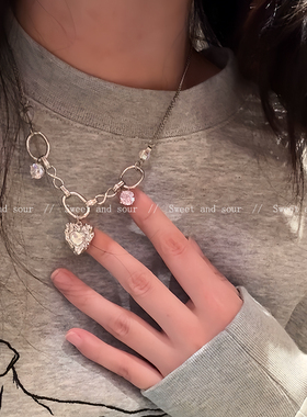 甜酷小众爱心项链女小众设计毛衣链高级感叠戴卫衣链2026新锁骨链