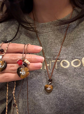 秋冬美拉德虎眼石吊坠项链复古小众设计皮绳卫衣锁骨链2025年新款