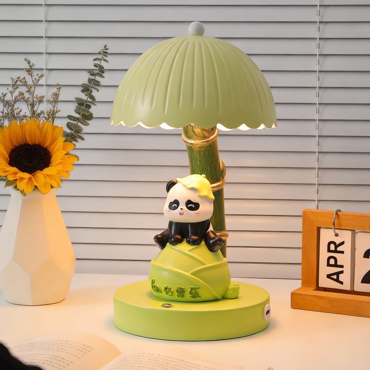 台灯摆件卧室床头灯小夜灯熊猫2026新款男女孩送闺蜜生日礼物女生