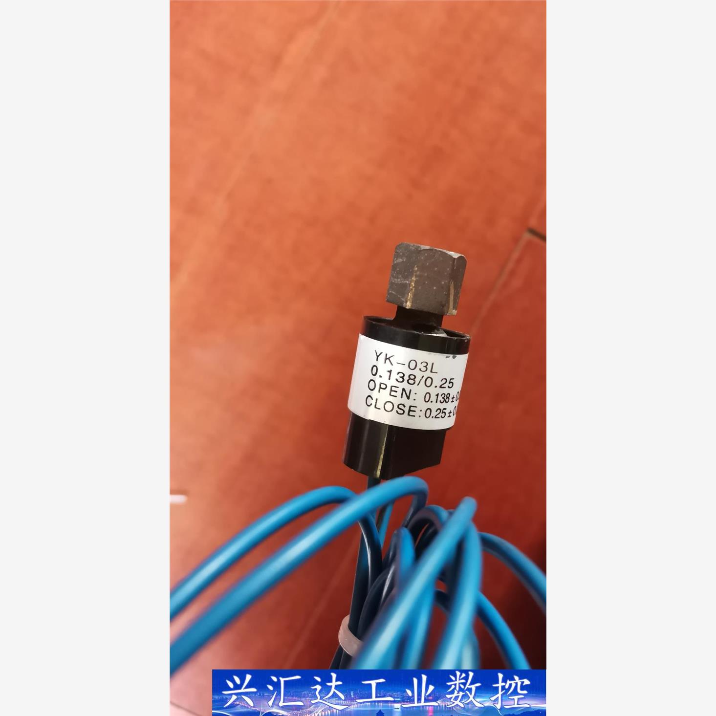 DEM07MH1上拆下，低压开关共两个，为一套格  询价下单