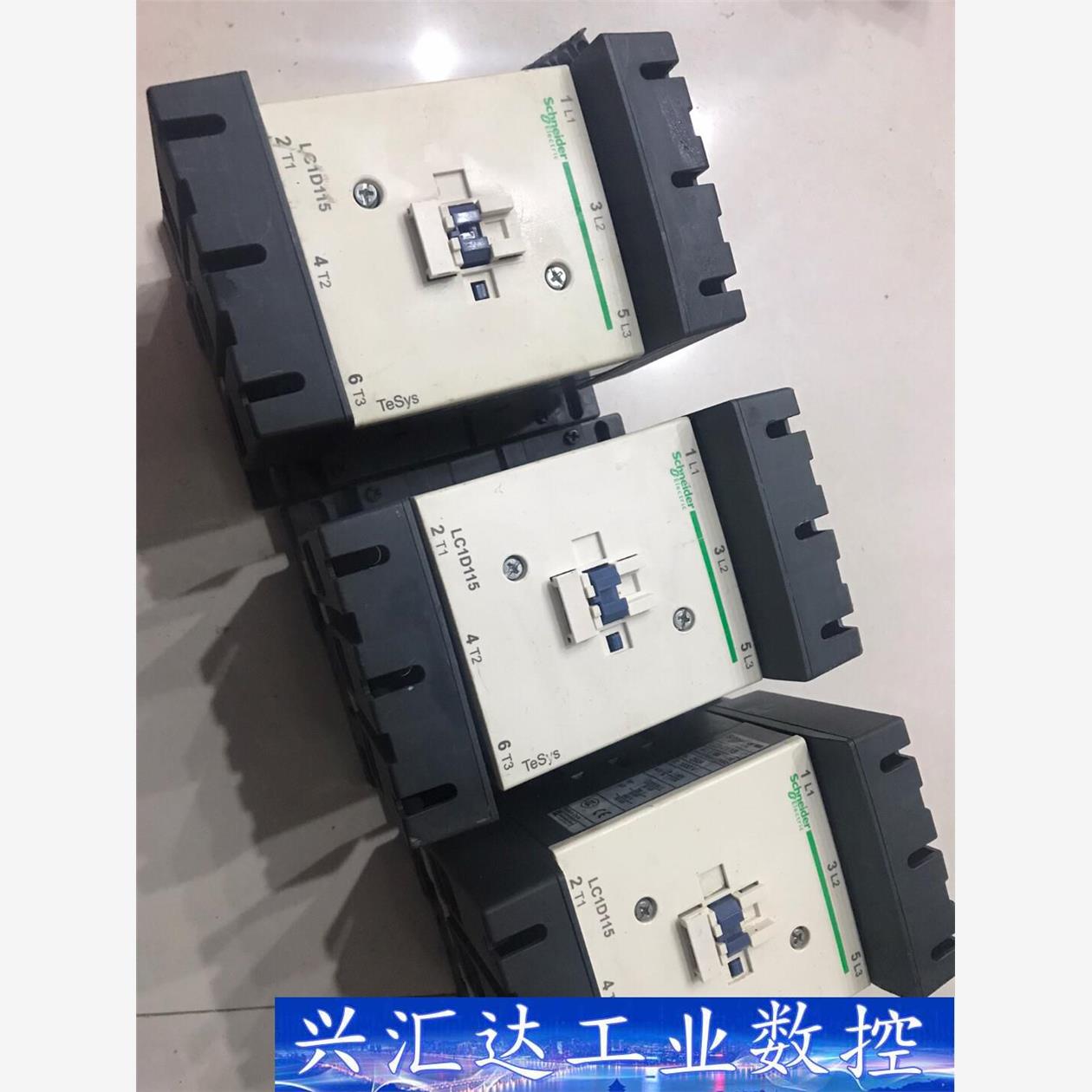 施耐德交流接触器LC1D5，