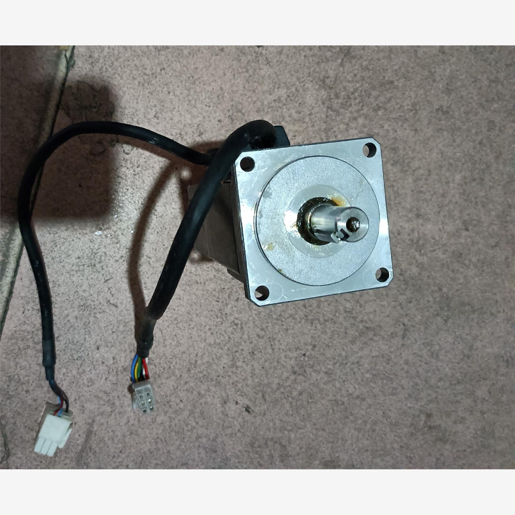 多摩川CSMT-04BR1ABT3电机400w带刹车，成色如