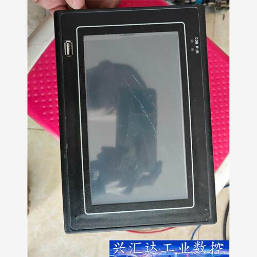 工业电脑触摸屏 TW007s  拆机的，成色如图，通电如图  询价下单