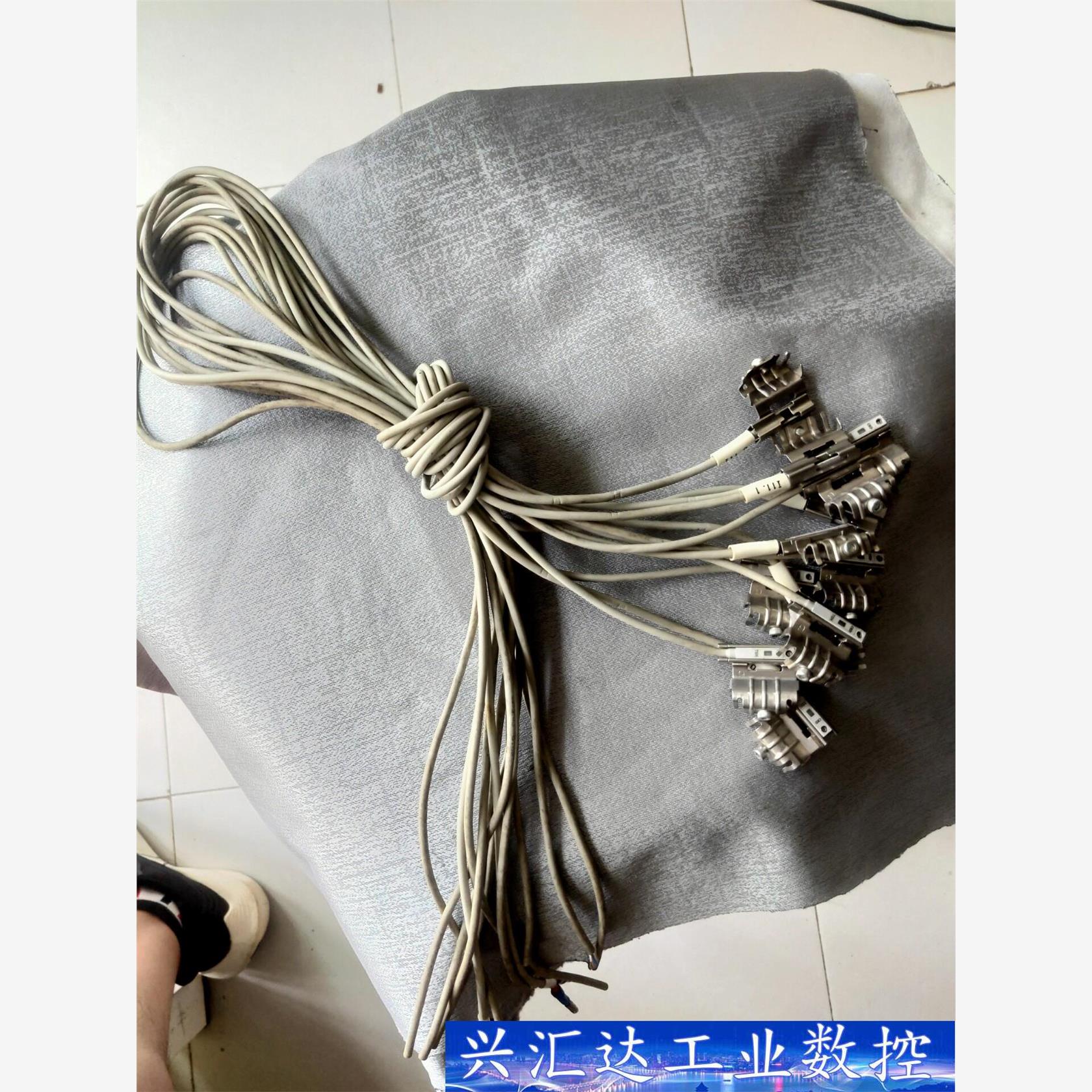 拆机CKD磁性开关，TOH，共12个，线长约1米左右，要的  询价下单