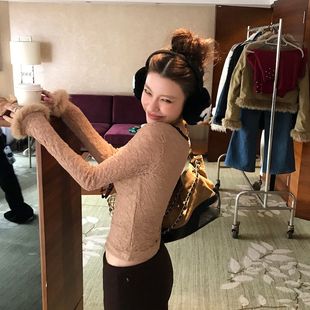 V领蕾丝内搭修身 ady线条毛毛袖 打底衫 小衫 Y.JIA 8522 伊嘉