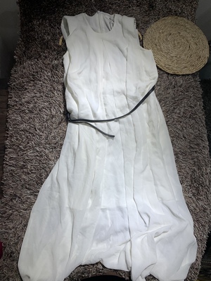 品牌女装长裙新款春装气质吊带白色仙女连衣裙子女夏伊华欧秀古着