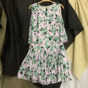 伊华欧秀刺绣连衣裙夏气质小个子穿搭碎花连体裤 w 35 连身短裤