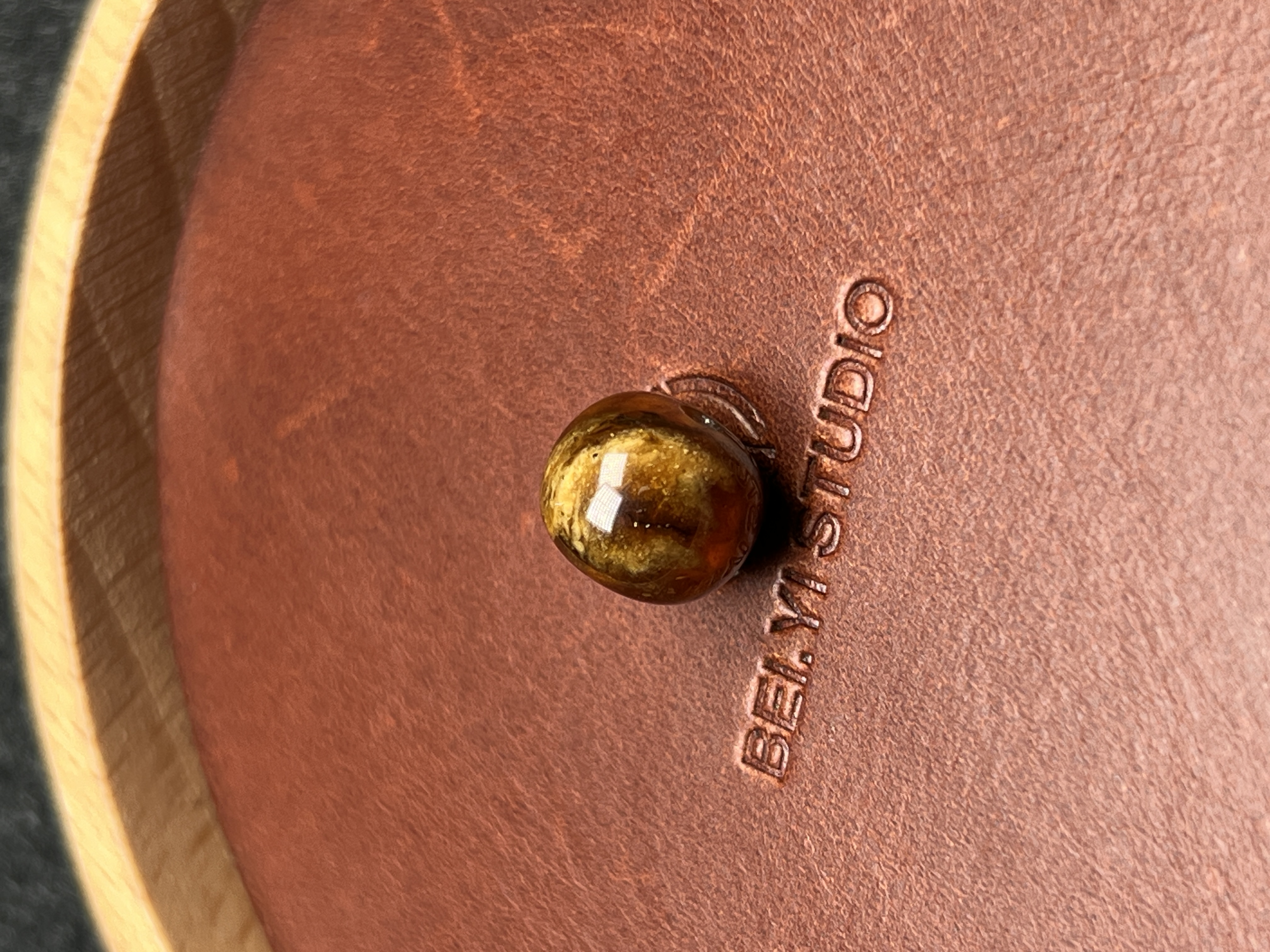 【特价】10mm+抚顺琥珀伯爵红茶血溶洞花蜡单珠（30年老珠）