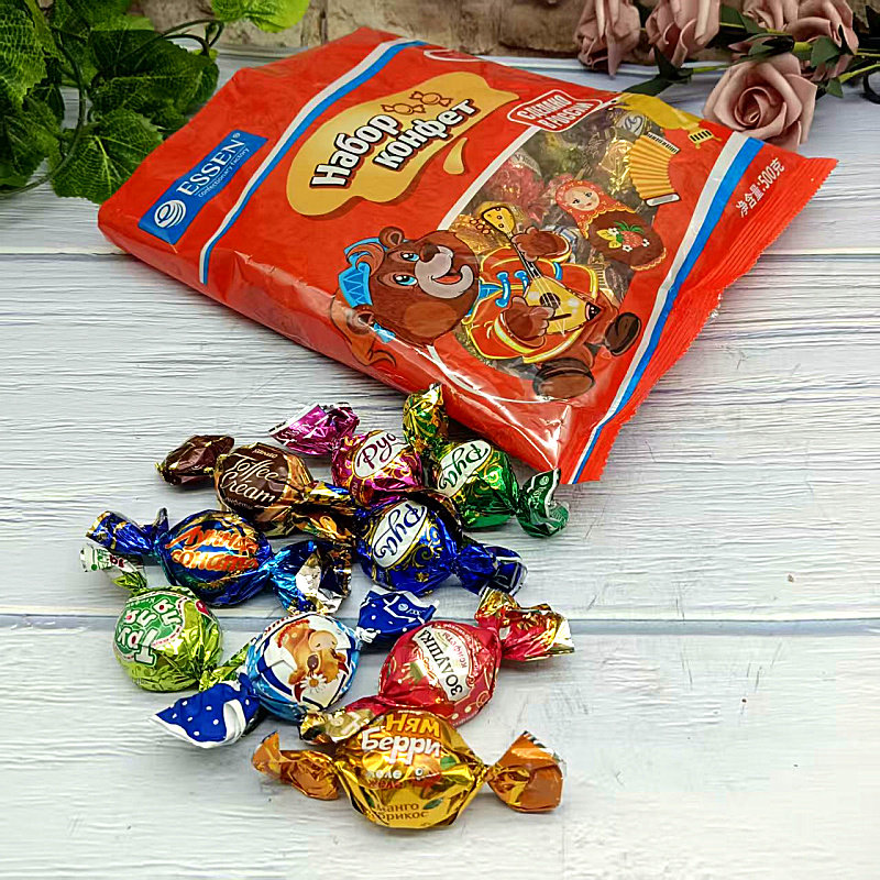 俄罗斯进口贵族草莓味巧克力夹心糖果袋装休闲零食混合装500克
