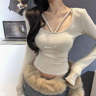 设计感圆领镂空磨毛长袖T恤女秋冬修身显瘦百搭打底衫内搭上衣潮