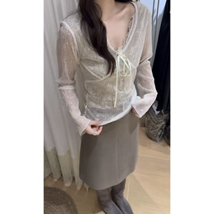 2025秋冬新款法式纯欲V领蕾丝衫女长袖修身显瘦打底衫小衫