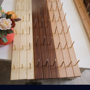 10CM钉距袜子展示架实木饰品上墙展示架收纳架木条挂杆店铺壁挂架