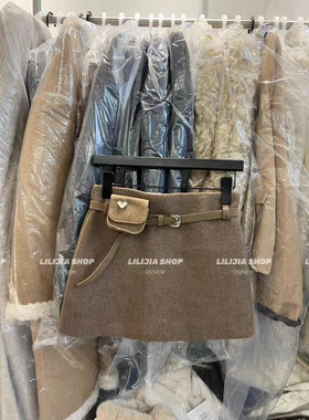 MH家 2025秋冬新款时尚百搭宽松高腰毛呢a字半身裙配爱心腰包