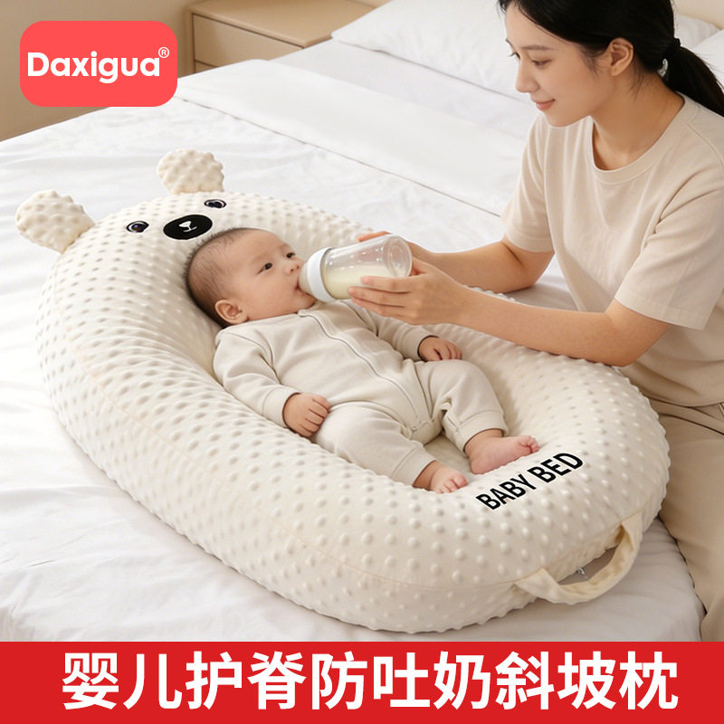 热卖婴儿躺喂枕新生儿斜坡防吐奶溢奶婴儿躺椅躺解放双手喂奶床垫