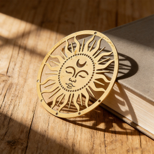 5cm金色圆日月脸太阳神镂空吊坠风铃铜片DIY串珠项链耳环饰品配件