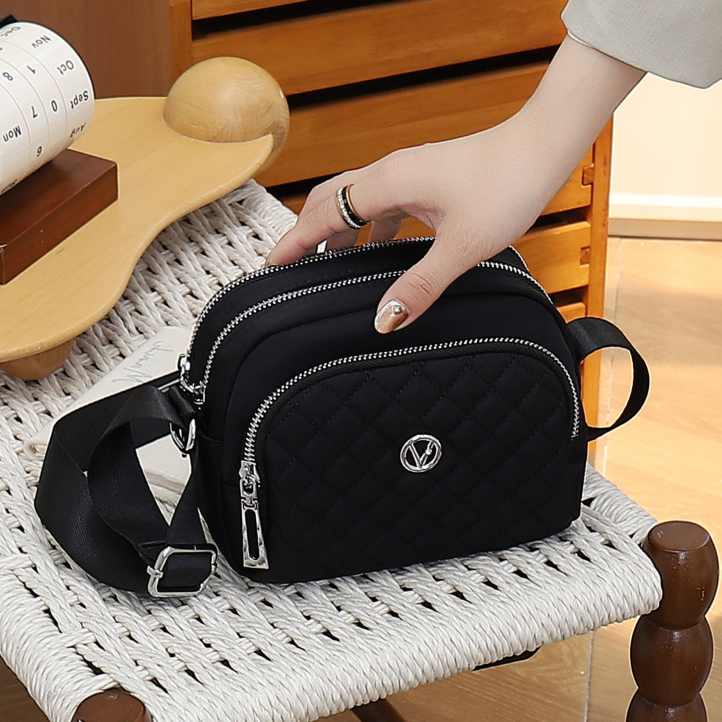 牛津布女包斜挎包2026新款小包休闲帆布包女春包包多层轻便单肩包