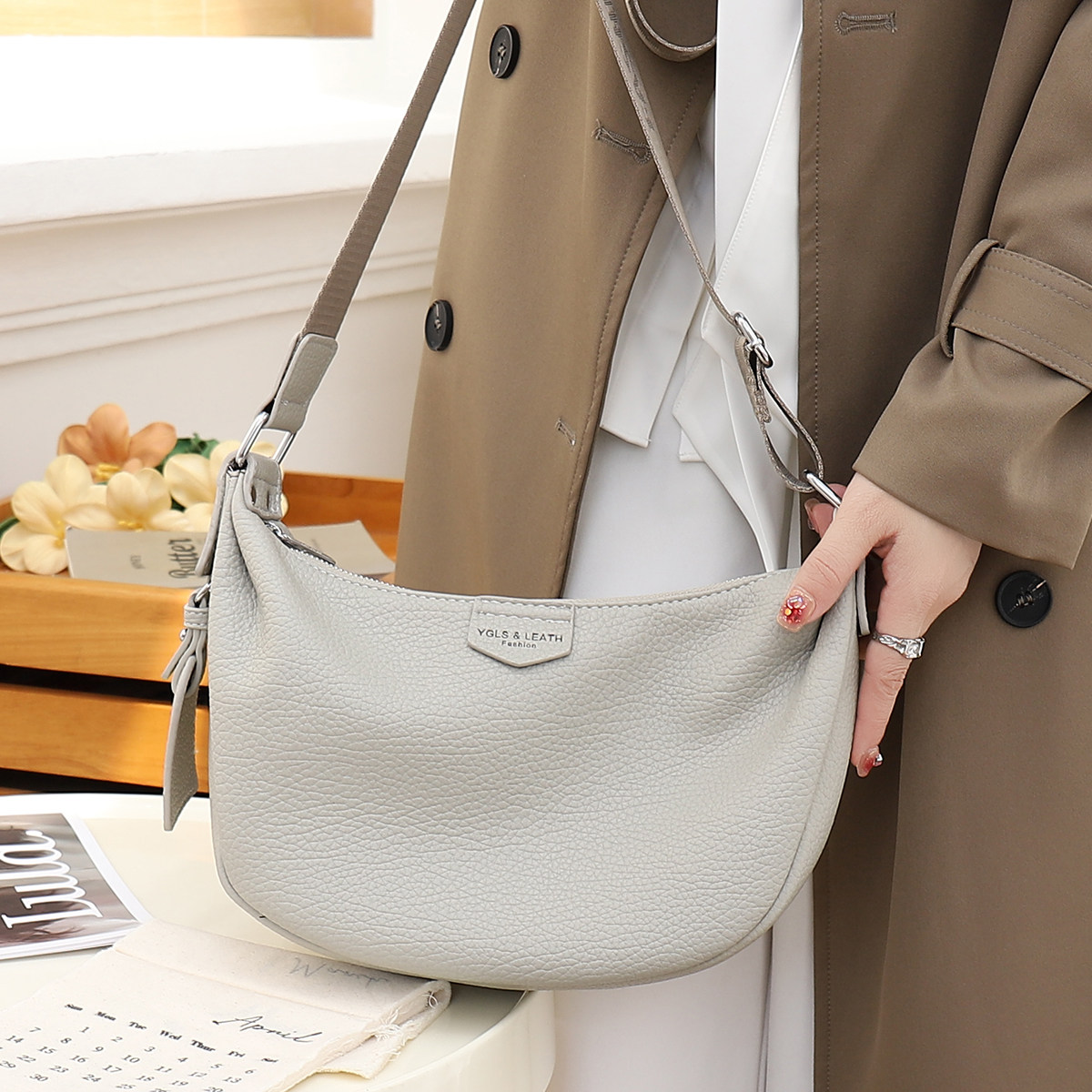 韩版轻便通勤斜挎包2026新款春夏百搭高级感小众饺子包休闲单肩包