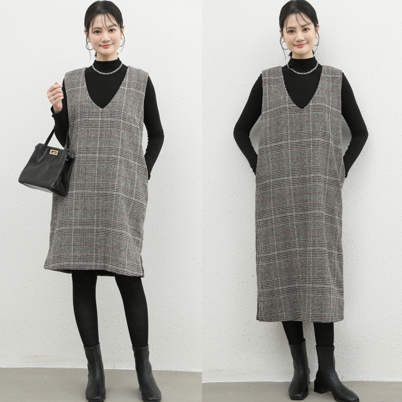 秋冬日系洋气连衣裙女V领毛呢中长款背心裙格子外穿无袖过膝长裙