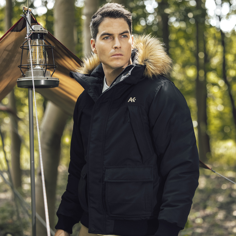 复古飞虎连帽绣花羽绒服