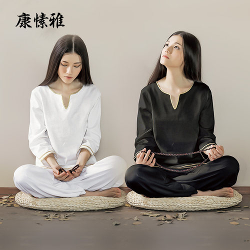 V型圆领，金边修饰，松紧绳裤脚口