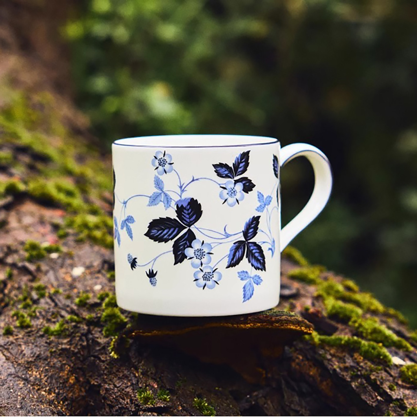 WEDGWOOD骨瓷马克杯水杯墨蓝草莓
