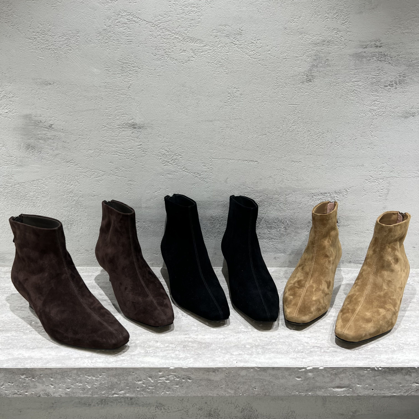 羊猄皮细跟方头后拉链时装靴短靴