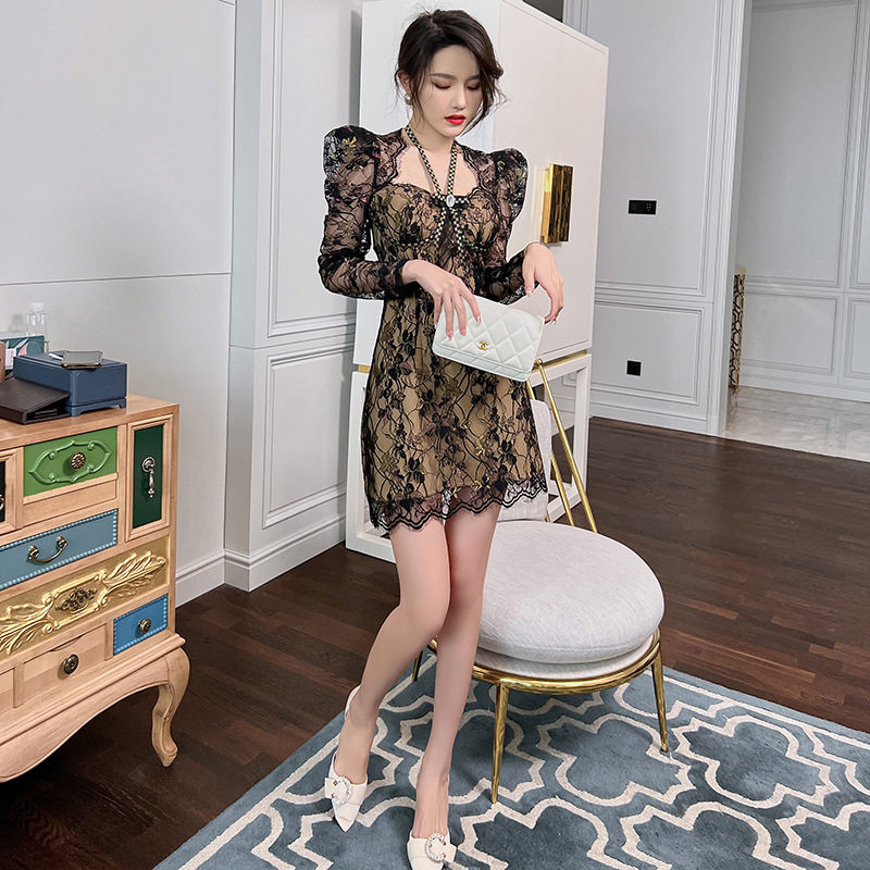 越南跨境2025新款女性感设计感镂空挂脖蕾丝修身显瘦连衣裙20030