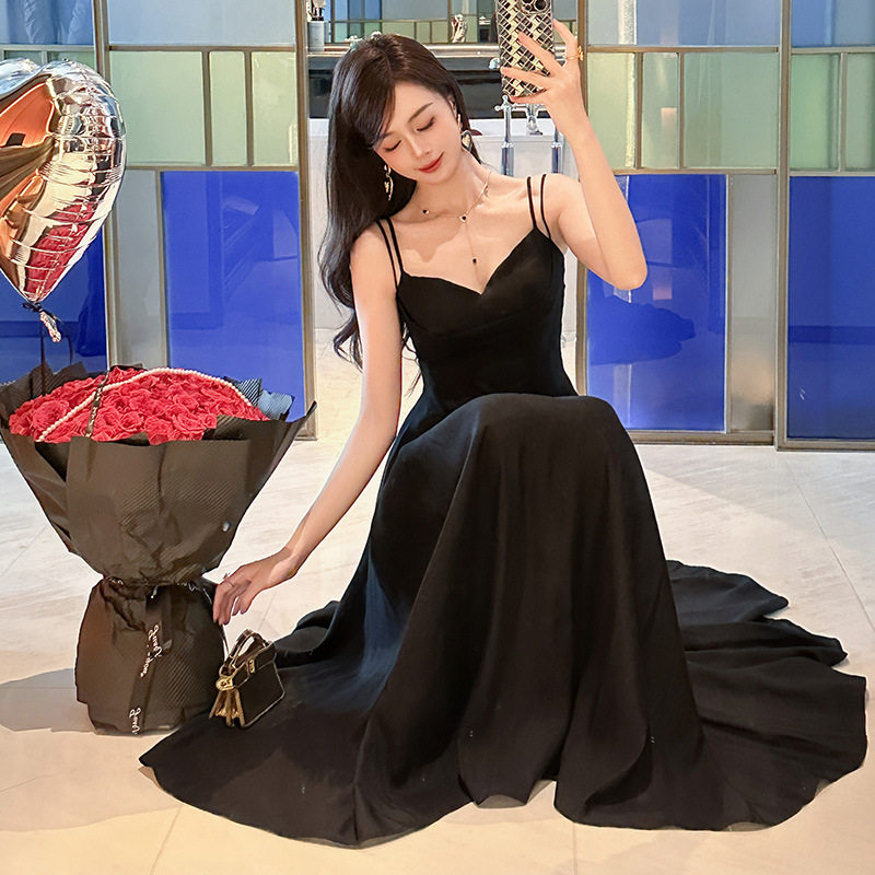 法式连衣裙女夏装2026年新款复古吊带小黑裙高腰显瘦中长裙子9755