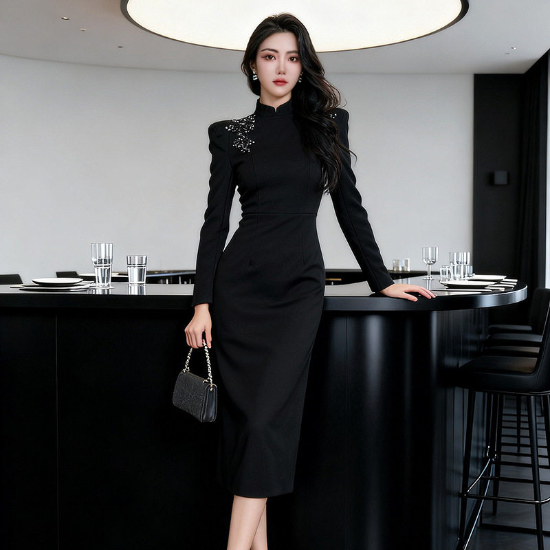 2025秋冬装新款女中国风重工气质立领钉珠修身过膝长袖连衣裙9963