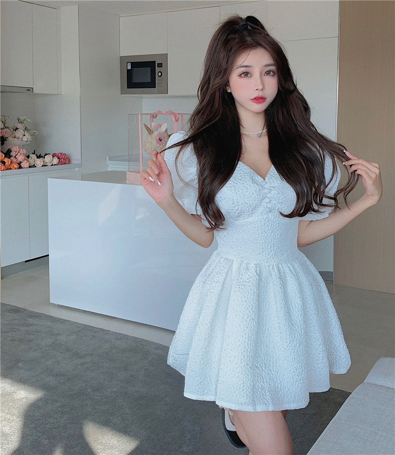 Real price new style square neck pleated bubble sleeve air skirt with slim waist