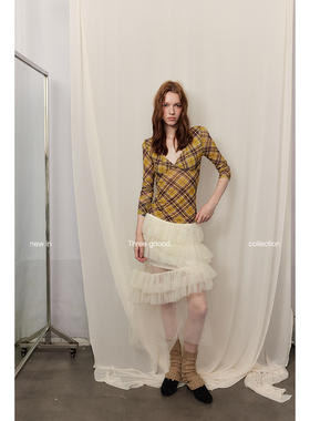 THREE GOOOD殷三吉 深V领格子胸型长袖打底衫修身上衣小众独特T恤