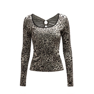 THREE GOOOD/三吉 新野之风后背镂空U领针织上衣SST241086