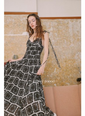 THREE GOOOD殷三吉OD抽绳度假沙滩吊带露背连衣裙 SQ230007