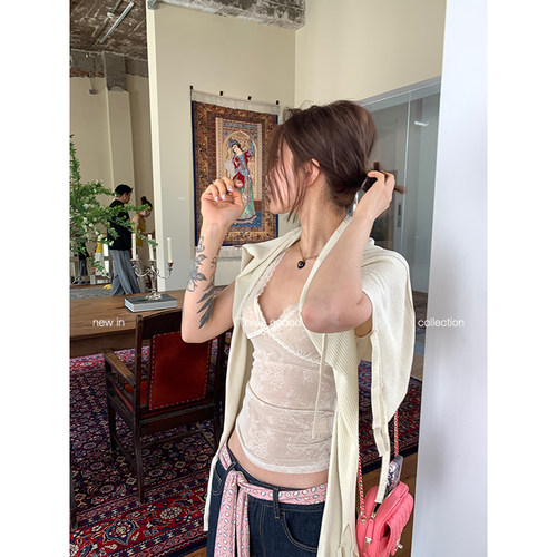 三吉纯欲风V领蕾丝显瘦打底背心